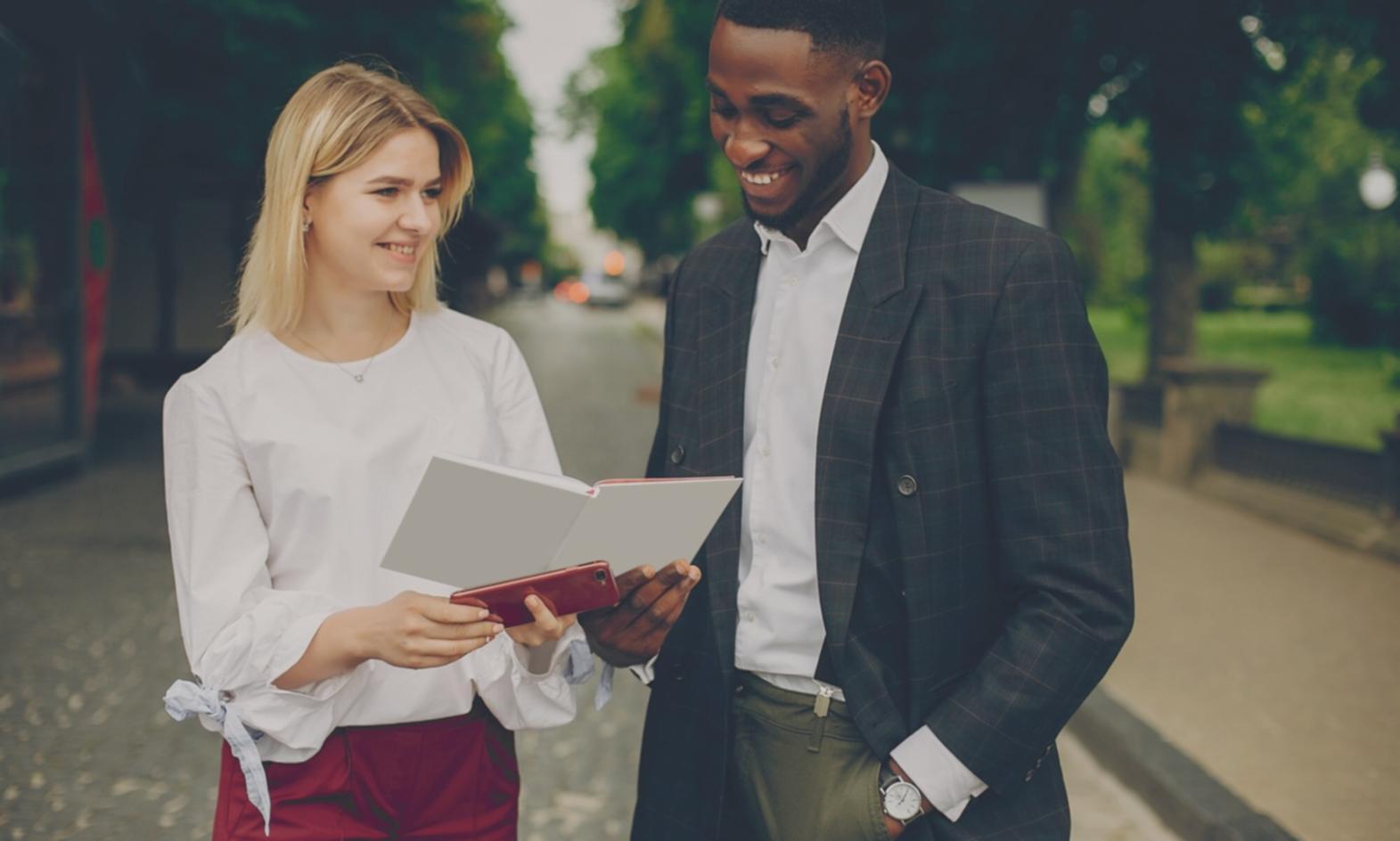 Persona planificando sus finanzas